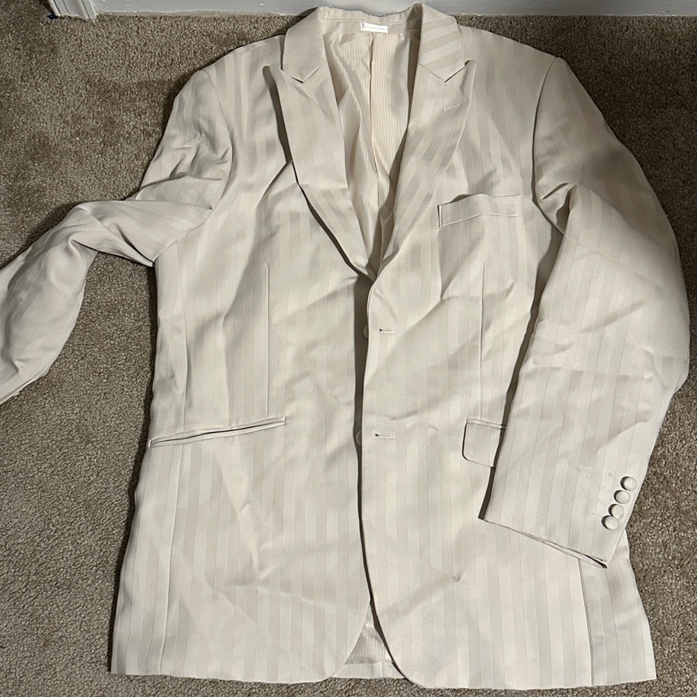 CREAM SUIT
